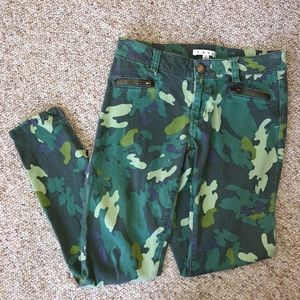 Camo print CAbi Skinny Jeans (2)